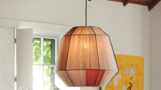 Moderne LED-Beleuchtung für die Kücheninsel