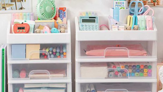 Einfaches Wohnzimmer Deckendesign: Schönheit in der Einfachheit