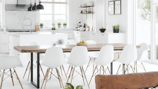 Die beeindruckende Ästhetik von Isamu Noguchis Lampe: Ein Meisterwerk des Designs.