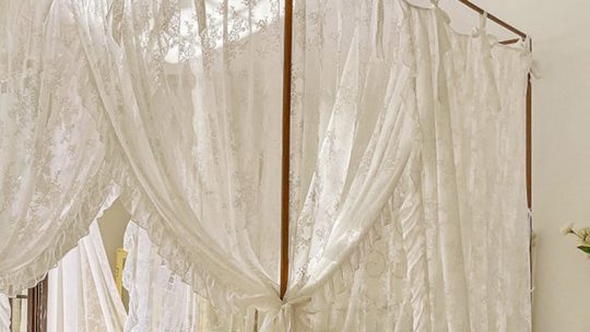 Die Eleganz des weißen Goldlampenschirms