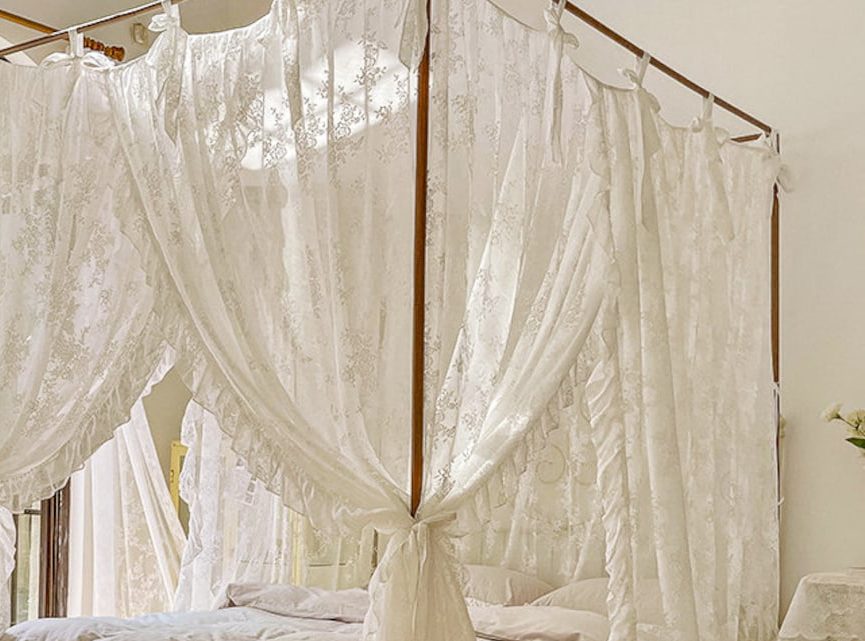 Die Eleganz des weißen Goldlampenschirms