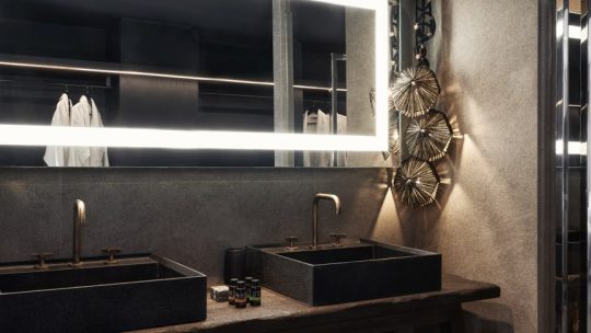 Zarte Schmuckstücke in Pastellgrün