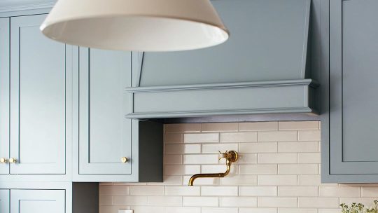 Zeitgenössischer hängender Luminaire: Ein Blickfang in jedem Raum