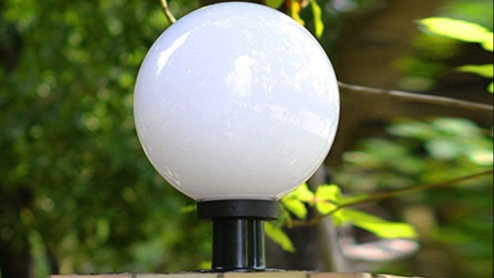 Moderne einfache runde Gartenlampe