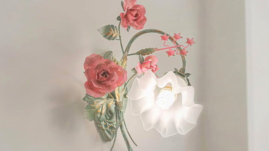 Romantische Blumen-Wandlampe für das Schlafzimmer
