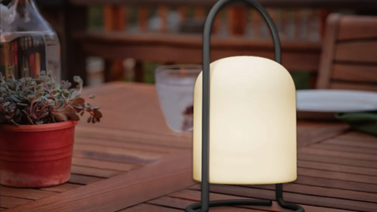 Praktische LED-Tischlampe fürs Camping