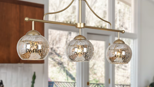 Die Eleganz eines Dreiflammigen Kronleuchters