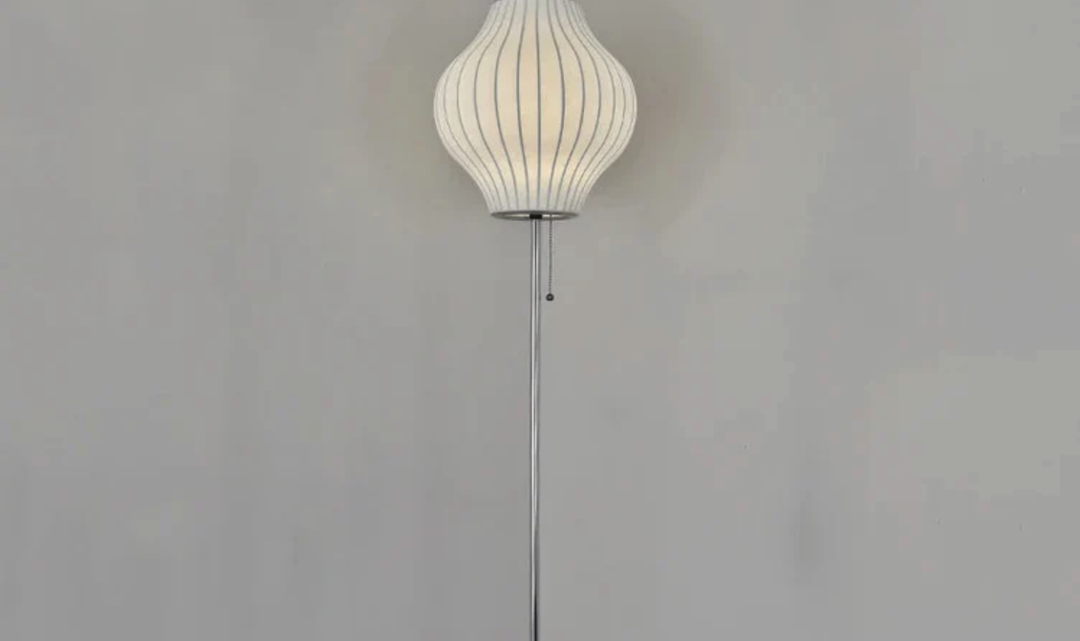 Die Eleganz von Seidenkugel-Stehlampen