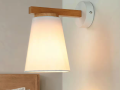 Holzsockel Wandleuchte: Skandinavisches Schlafzimmerdesign