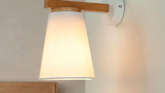 Holzsockel Wandleuchte: Skandinavisches Schlafzimmerdesign