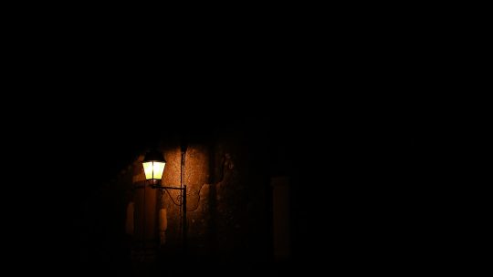 Stehlampe in Form einer Angelrute für die Ecke im Wohnzimmer