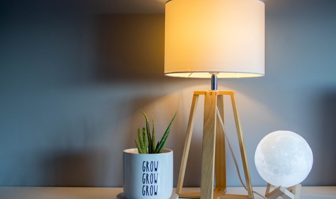 Berührungsempfindliche Tischlampe für das Schlafzimmer-Nachttisch