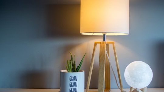 Berührungsempfindliche Tischlampe für das Schlafzimmer-Nachttisch