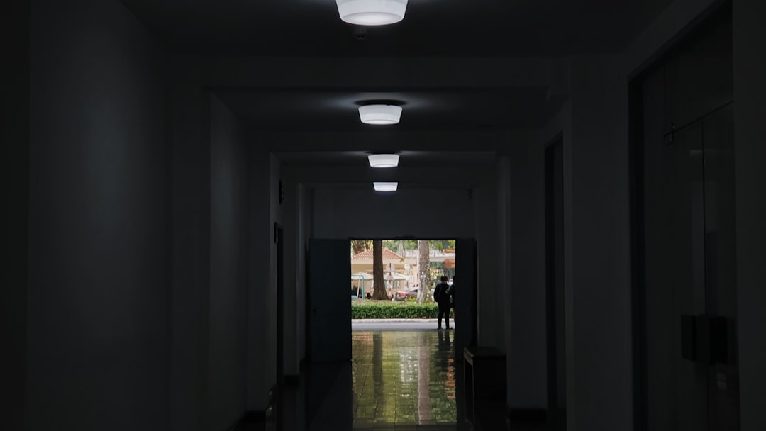 Moderne Bewegungssensor Schwarze Eisen Halbflächenleuchte